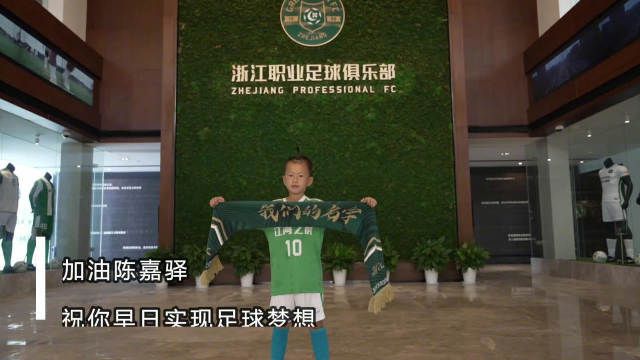 内维尔在天空体育的播客节目中谈到了阿诺德，并直言他和阿诺德之间的差距天壤之别。